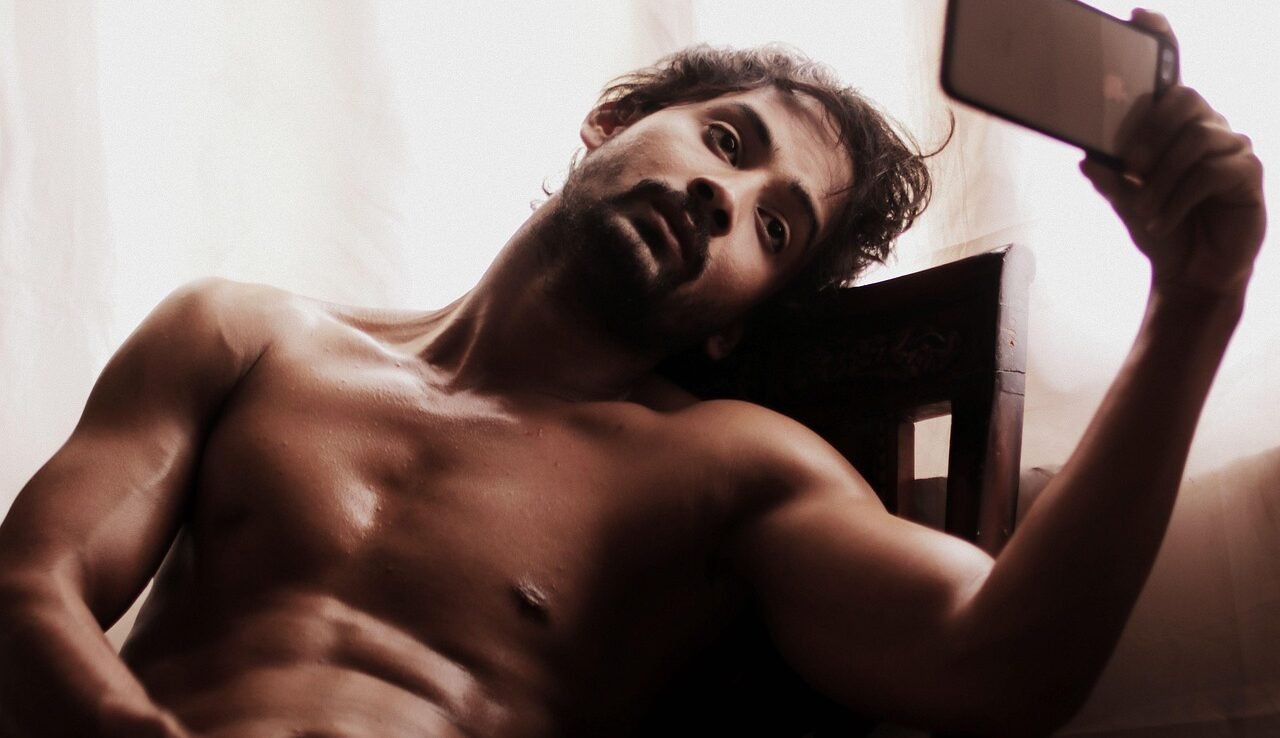 adult-3220006_1280 adult-3220006_1280